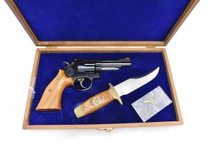 1973 Smith Wesson 19 Texas Ranger Set With Knife New In The Case